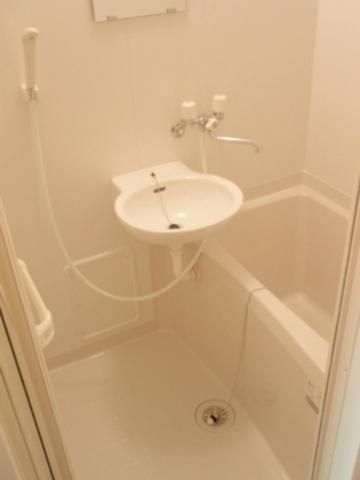 バス・シャワールーム　もちろんお風呂とトイレは別々です！