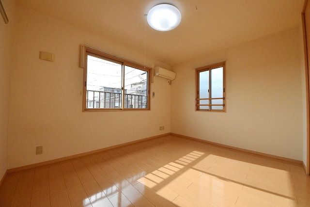 居室・リビング　★角部屋二面採光★