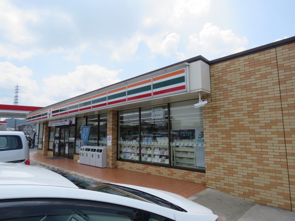 コンビニ　セブンイレブン栗東上鈎南店（コンビニ）まで496m