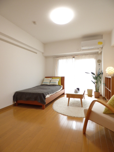 居室・リビング　角部屋で明るい室内