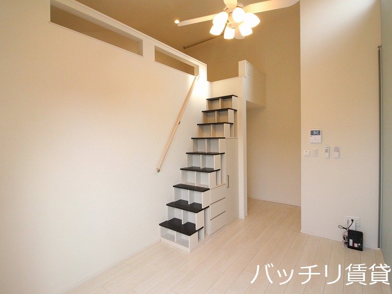 居室・リビング　同型タイプの為、現状を優先致します。