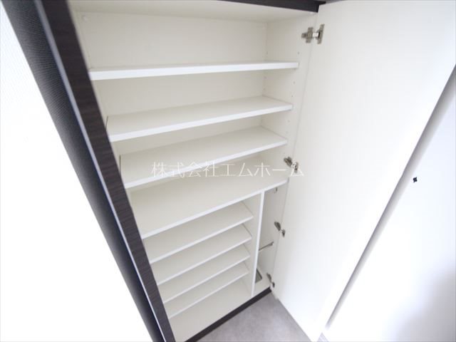 玄関　玄関（シューズボックス完備）