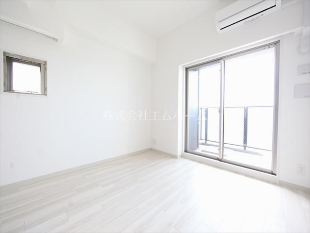 その他部屋・スペース　洋室6.5帖　エアコン付　収納充実　バルコニーに面しています