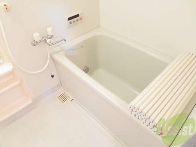 バス・シャワールーム　こちらはお風呂。一日の疲れをここで癒してください。