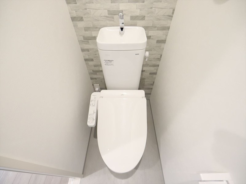 トイレ　温水洗浄暖房便座付トイレ