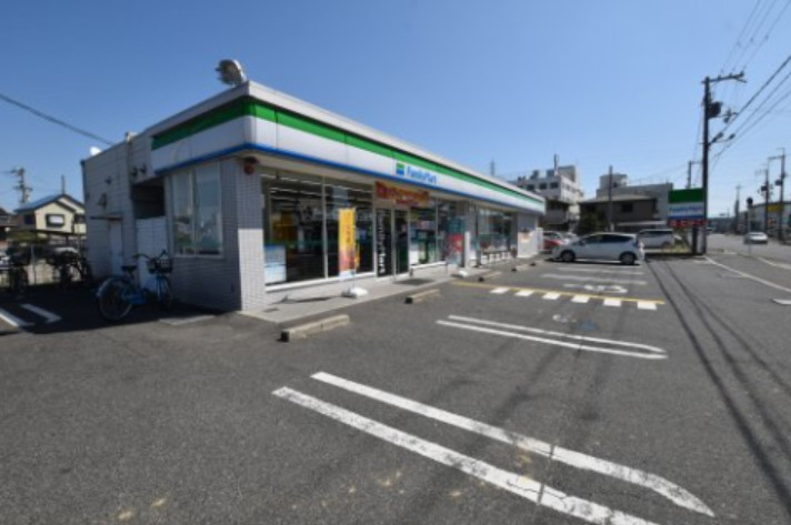 コンビニ　ファミリーマート 泉大津尾井千原店（コンビニ）まで697m