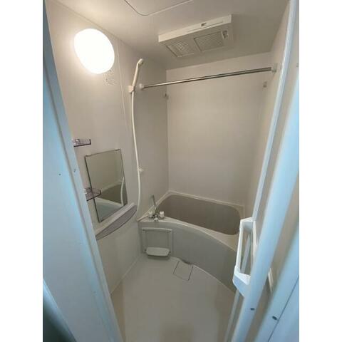 バス・シャワールーム　浴室乾燥機付き♪