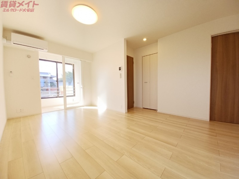 居室・リビング　同型参考写真