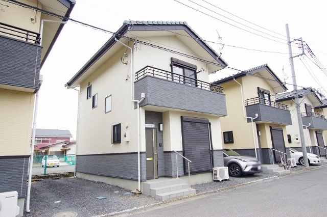 建物外観　奥側がIV棟