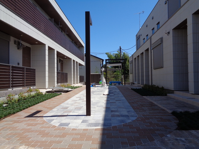 ロビー　遊ぶには嬉しい中庭