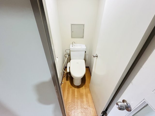 トイレ　※別号室写真です。