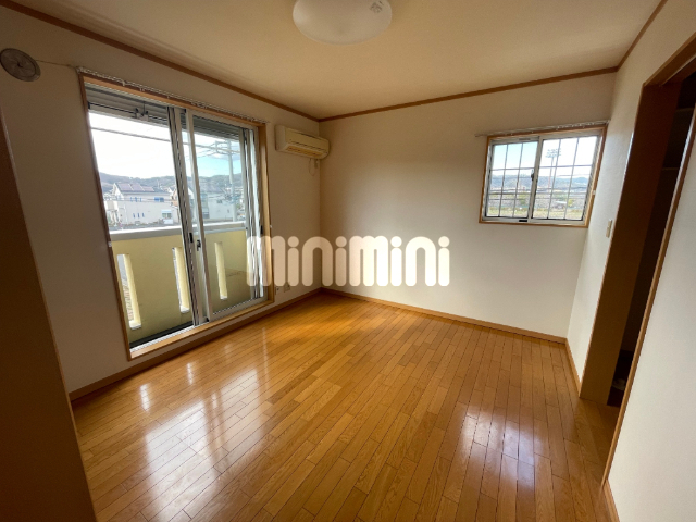 居室・リビング　明るくきれいな室内です