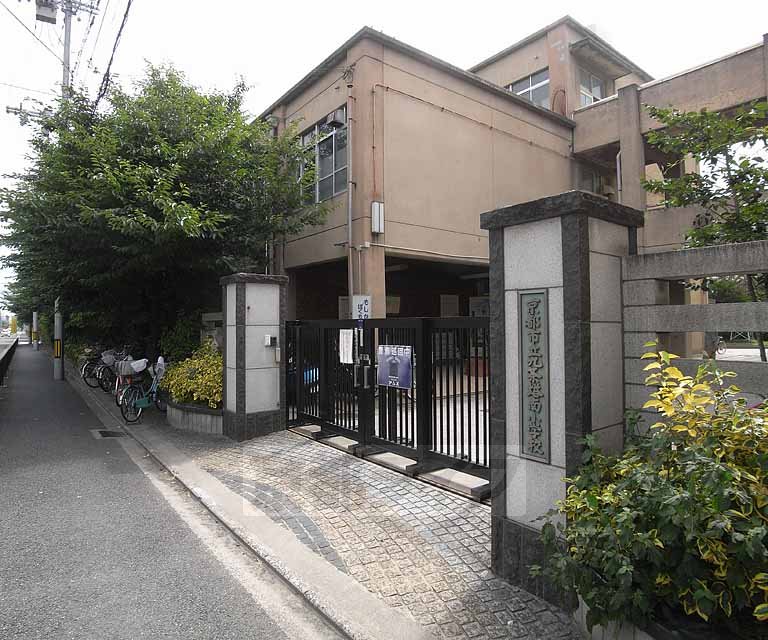 小学校　九条塔南小学校（小学校）まで350m