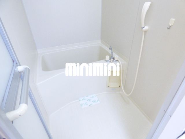 バス・シャワールーム　ゆったりしたバスルーム