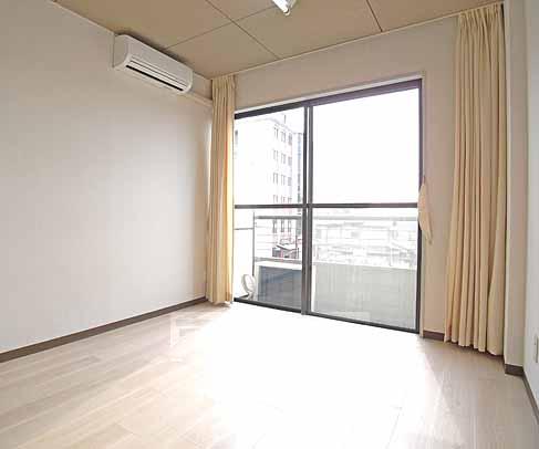 居室・リビング　綺麗な室内です。