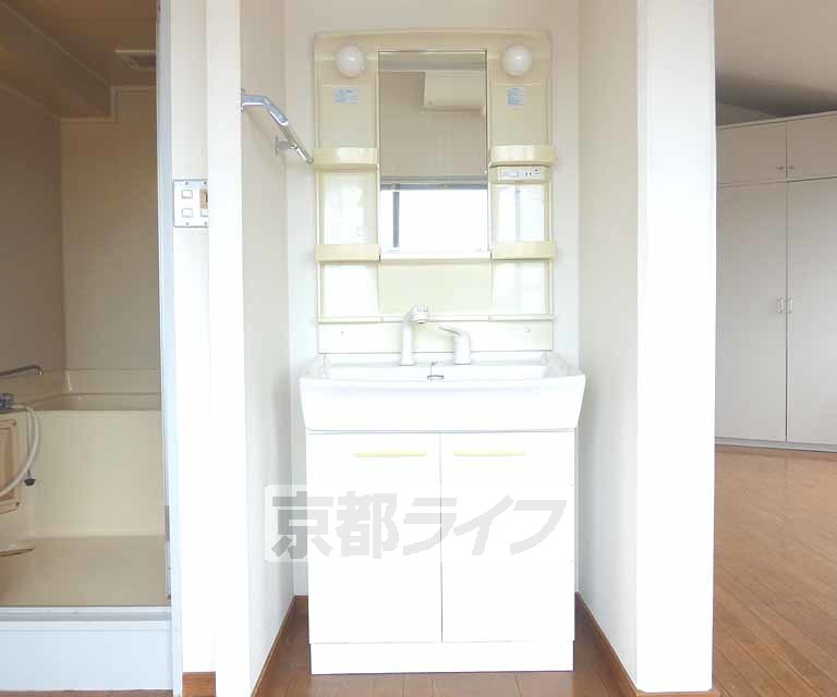 洗面設備　独立洗面台です。