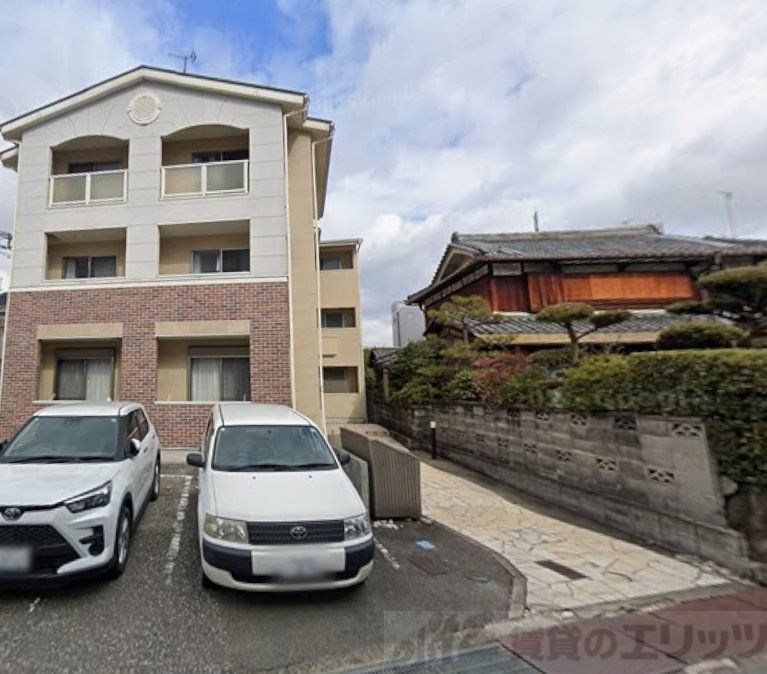 エントランス　駐車場
