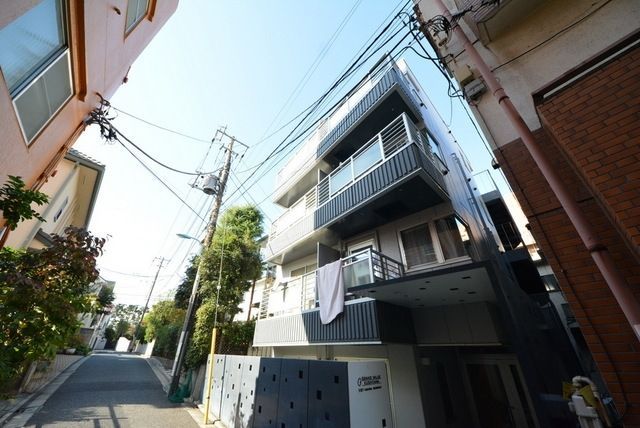 建物外観　★女性限定！駅徒歩１分★