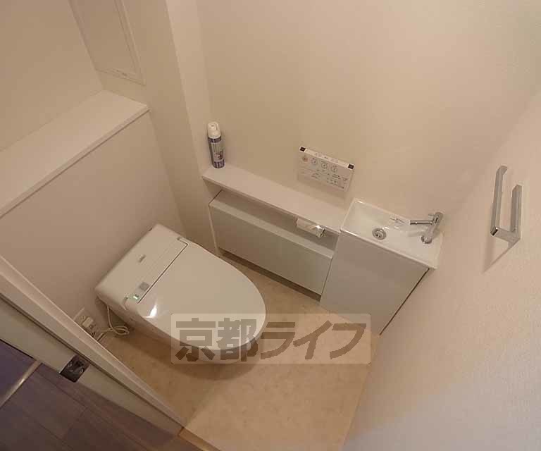 トイレ　清潔感のある洋式トイレです。