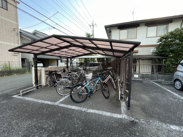 その他共有部分　雨の日でも安心して止められる屋根付駐輪場☆