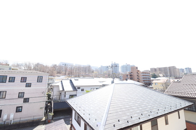 眺望　バルコニーからの眺めです♪圧迫感はありません！