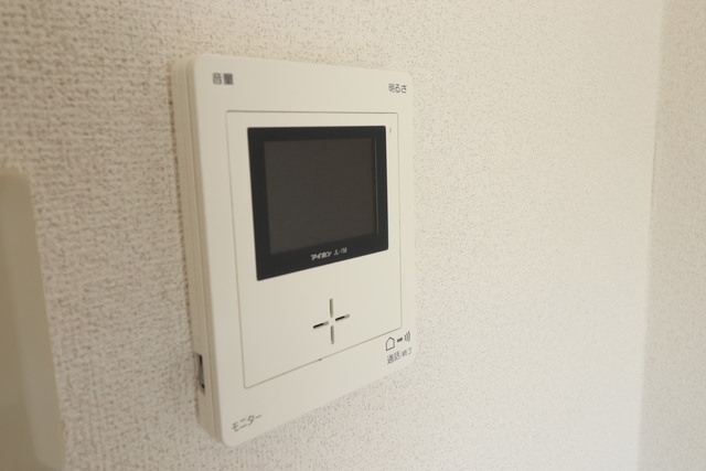 セキュリティ　ＴＶモニタ付インターホン付なので突然の来訪者が来ても安心◎