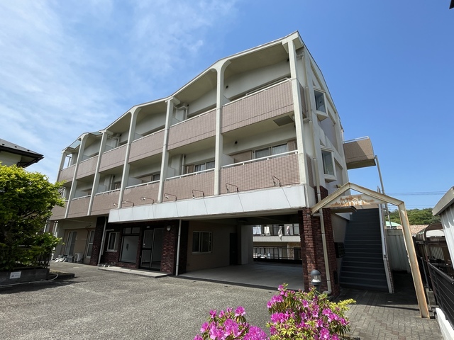 建物外観　丈夫で安心の鉄筋コンクリート造マンション☆