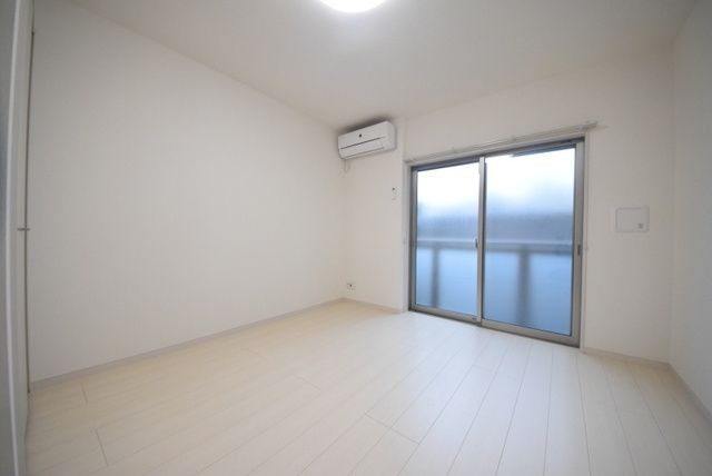 居室・リビング　☆白を基調とした居室