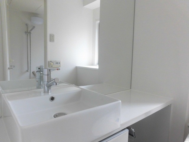 洗面設備　※別部屋の参考写真です。