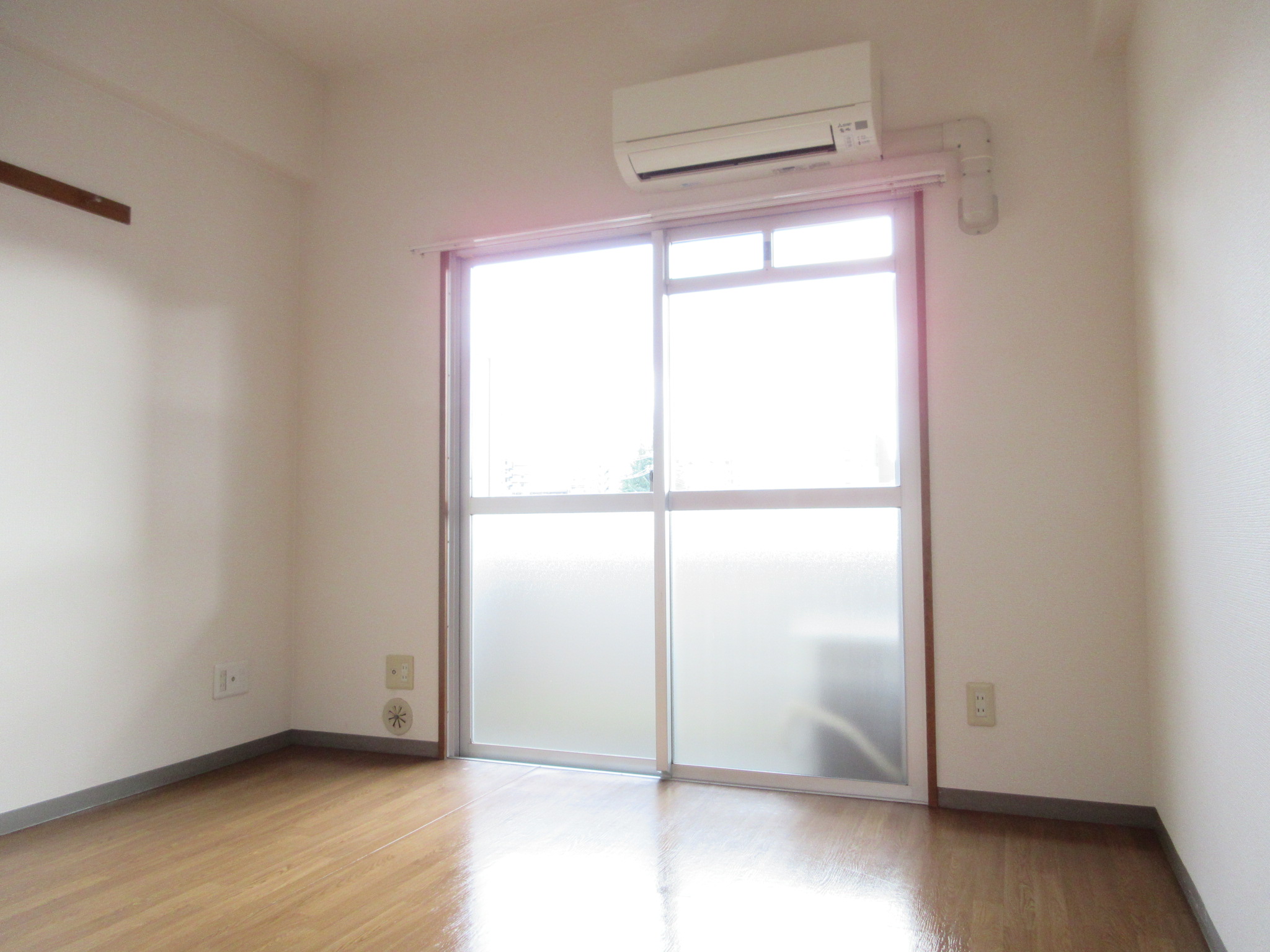 居室・リビング　※別の部屋の写真です、現況を優先させていただきます。