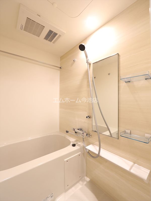 バス・シャワールーム　浴室暖房乾燥機能付バス