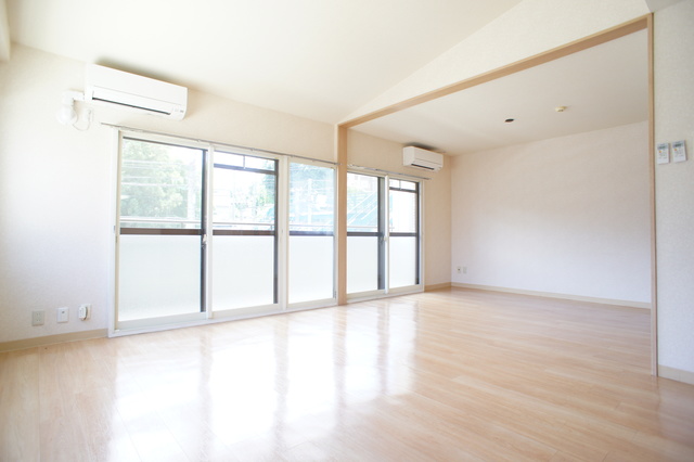 居室・リビング　広いリビングダイニングはゆったりくつろげる憩いの空間♪