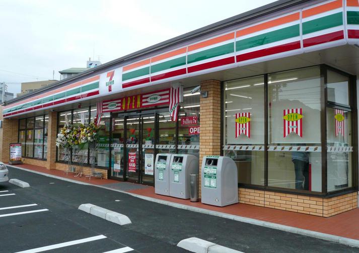 コンビニ　セブン－イレブン 八幡山駅北口店（コンビニ）まで351m