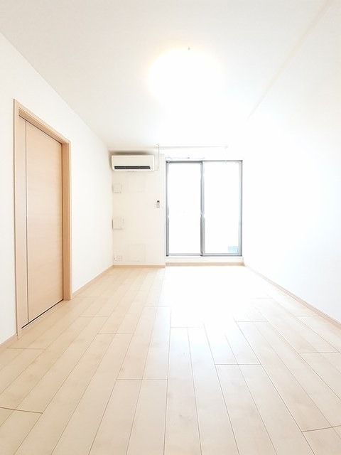 居室・リビング　エアコン付きです。