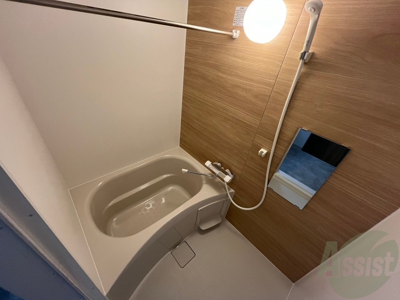 バス・シャワールーム　お風呂になります。一日の疲れを癒してくださいね。