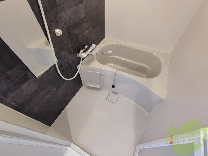 バス・シャワールーム　お風呂になります。一日の疲れを癒してくださいね。