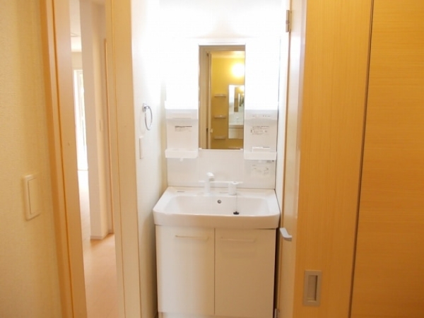 洗面設備　忙しい朝にうれしい洗髪洗面化粧台付♪