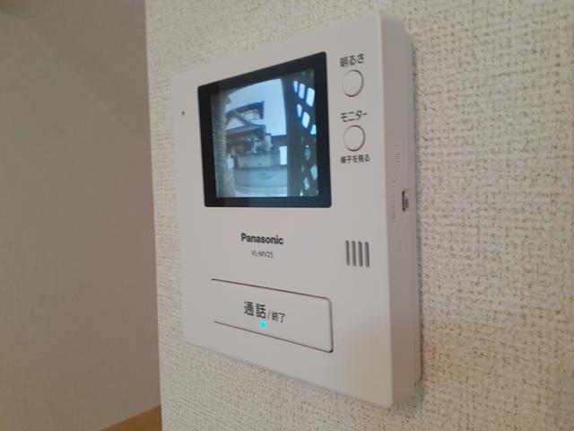セキュリティ　訪問者がモニターで確認できるインターフォンで安心です。