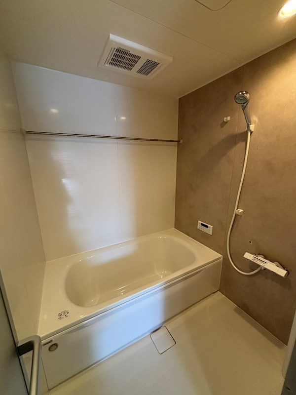 バス・シャワールーム　シャワーヘッドはReFa♪