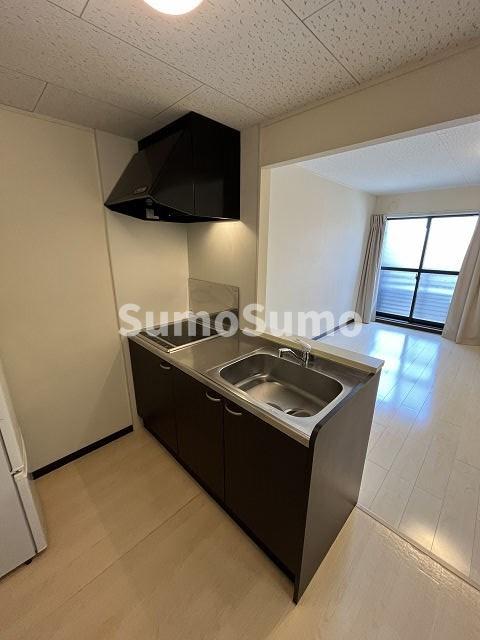 キッチン　コンパクトなキッチンで掃除もラクラク