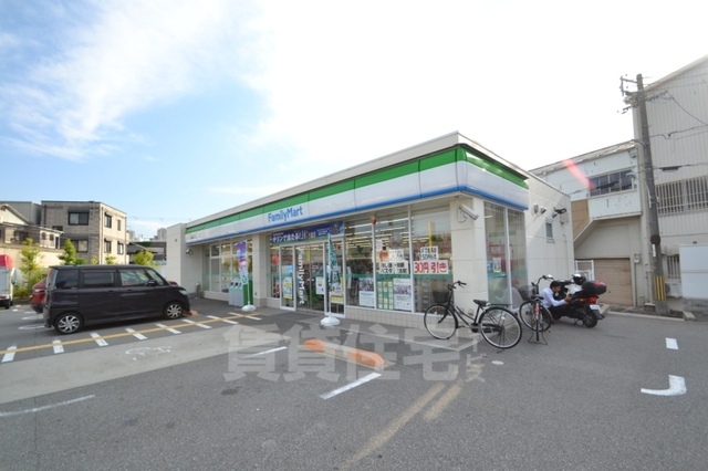 コンビニ　ファミリーマート　尾浜町三丁目（コンビニ）まで120m