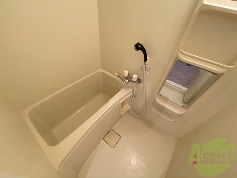 バス・シャワールーム　お風呂になります。一日の疲れを癒してくださいね。