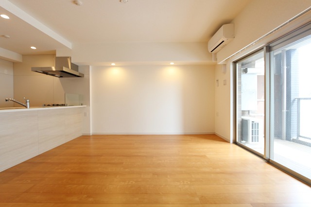 居室・リビング　15帖の広々としたリビングでおくつろぎ下さい