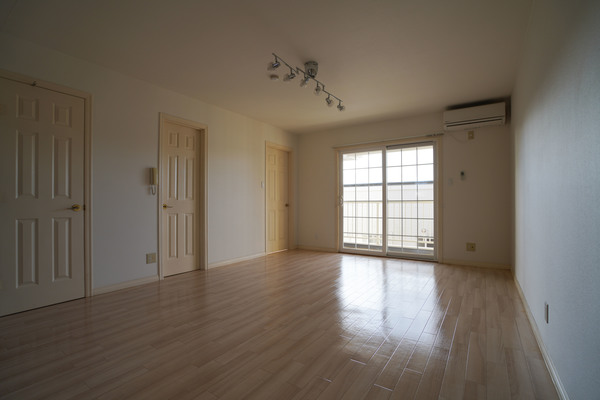 居室・リビング　同じ建物の別のお部屋