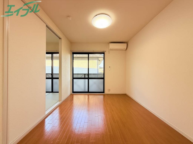 居室・リビング　同型参考写真