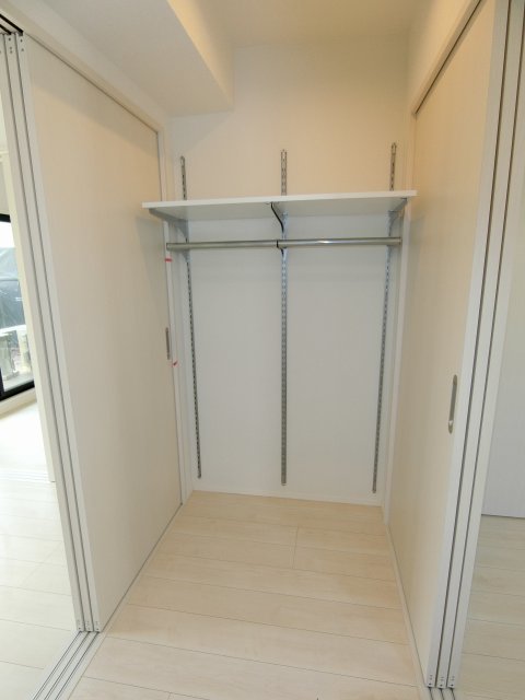 収納　ウォークスルークローゼット