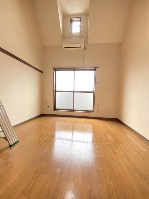 居室・リビング　広々とした洋室です