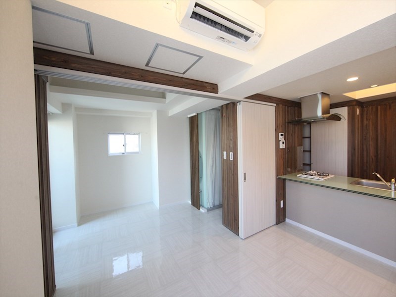 居室・リビング　ＬＤＫ10.5帖　カウンターキッチン　エアコン付