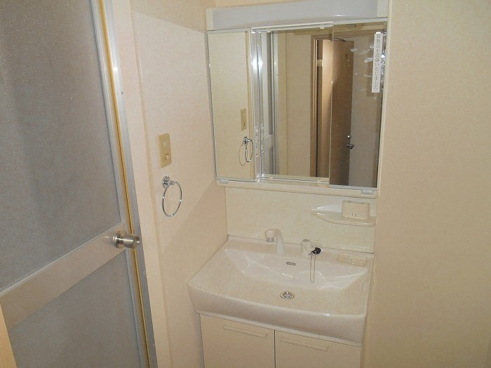 洗面設備　同物件別部屋参考写真です
