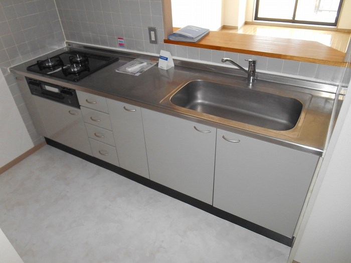 キッチン　同物件別部屋参考写真です